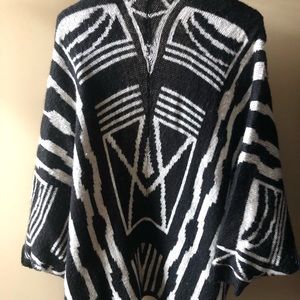 Comfy Sweater Aztec Black White Design